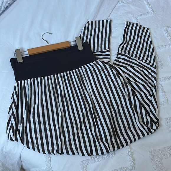 Handmade Balloon Yoga Pants - Picture 3 of 7